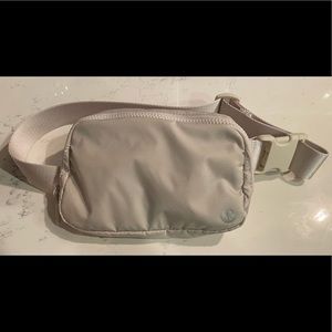 Lululemon everywhere belt bag